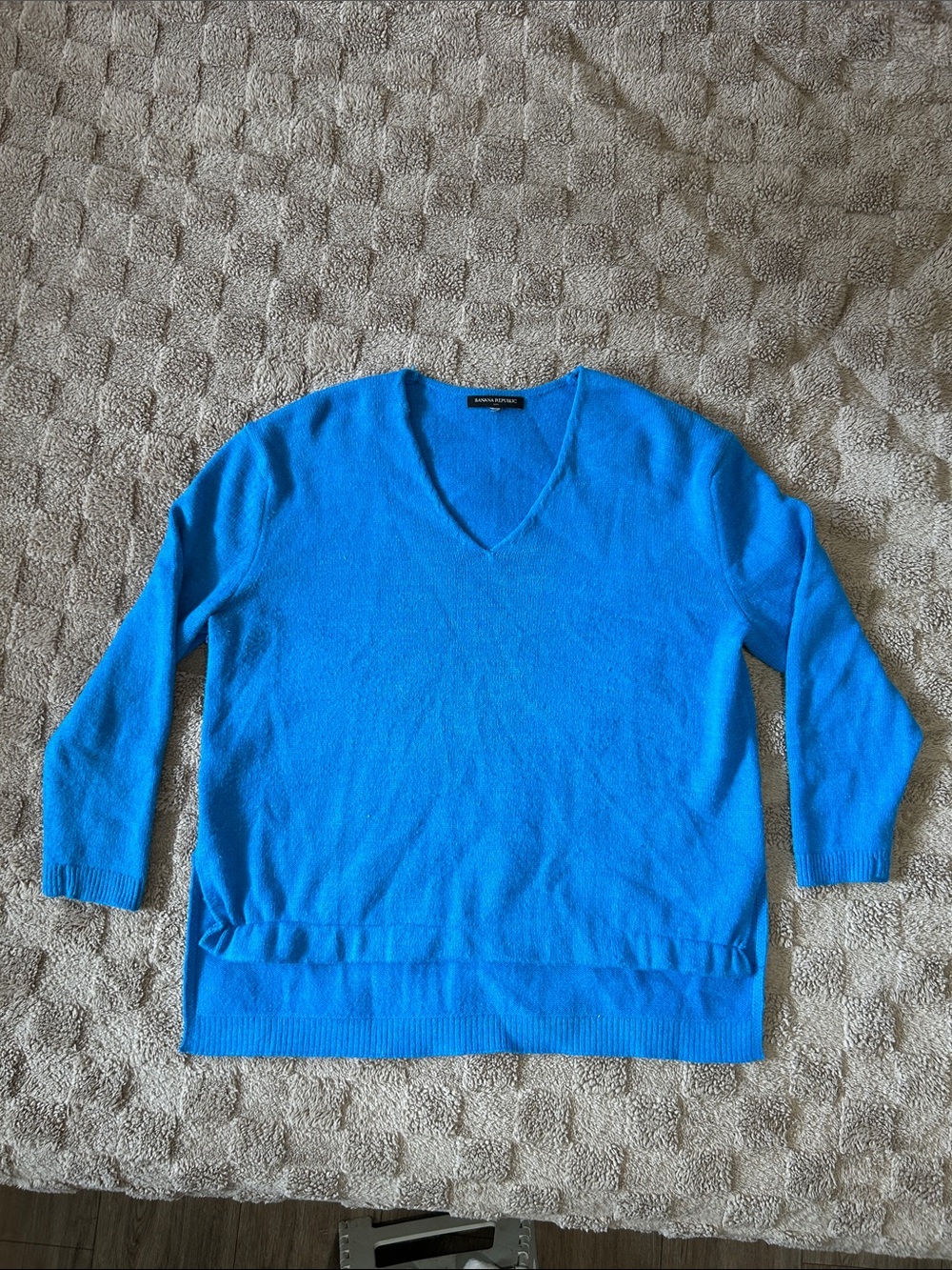 Banana Republic Blue V-Neck Sweater Size L Soft Knit Classic